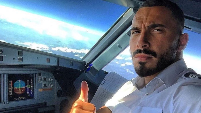 Млад пилот влиза във „Фермата“